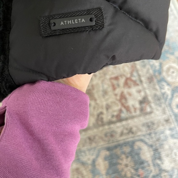 💗 EUC Athleta Vest conscious down alternative - SIZE SMALL - Picture 7 of 7